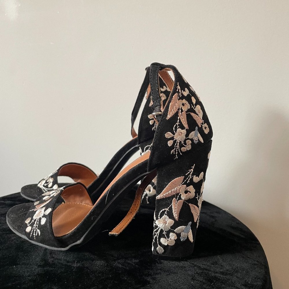 Floral Embroidered Black Heel Sandal